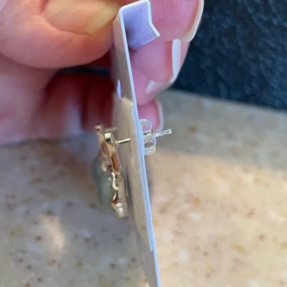 Grace & Heart Skylight Earrings - Picture 6 of 7